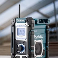 Makita »DMR 108« Baustellenradio (Bluetooth, mit Spritzschutz bis Schutzklasse IP64 und Weckfunktion, inklusive Aux-Anschluss für MP3-Kompatibilität und einen USB-Anschluss um Ihr Mobilgerät zu laden) Blau, Rot 23 Makita »DMR 108« Baustellenradio (Bluetooth, mit Spritzschutz bis Schutzklasse IP64 und Weckfunktion, inklusive Aux-Anschluss für MP3-Kompatibilität und einen USB-Anschluss um Ihr Mobilgerät zu laden) Blau, Rot -Makita Verkäufe 2022 1646a2a4 9425 4d10 868f 51c96ecc2d23