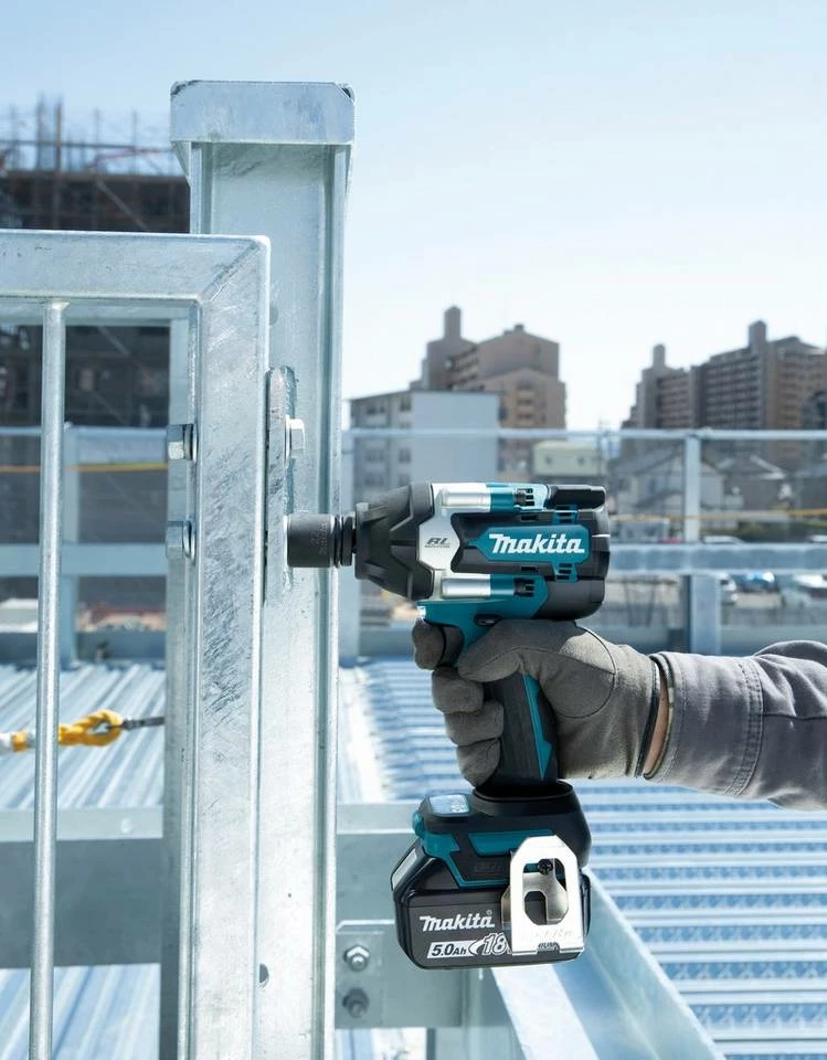 Makita Akku-Schlagschrauber »DTW700Z«, 2200 U/min, 700 Nm, 18V, 1/2", ohne Akku und Ladegerät 4 Makita Akku-Schlagschrauber »DTW700Z«, 2200 U/min, 700 Nm, 18V, 1/2", ohne Akku und Ladegerät – Bild 2