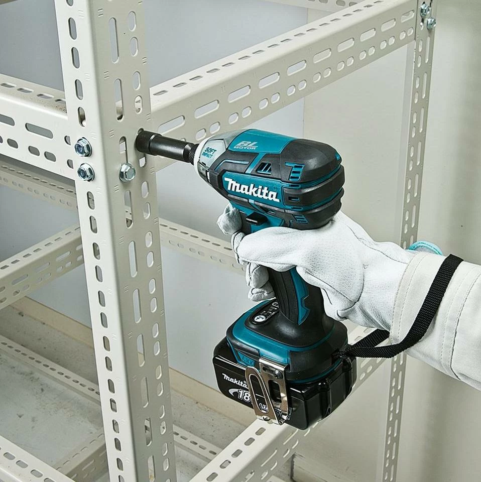 Makita Akku-Impulsschrauber »DTS141RTJ / DTS141Y1J«, 2700 U/min, Mit 2 Akkus 18V/5,0 Ah und Ladegerät 4 Makita Akku-Impulsschrauber »DTS141RTJ / DTS141Y1J«, 2700 U/min, Mit 2 Akkus 18V/5,0 Ah und Ladegerät – Bild 2